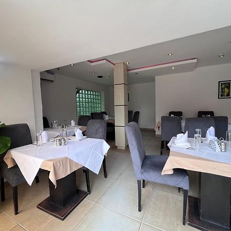 Blackwood Hotels Ikeja Exterior photo
