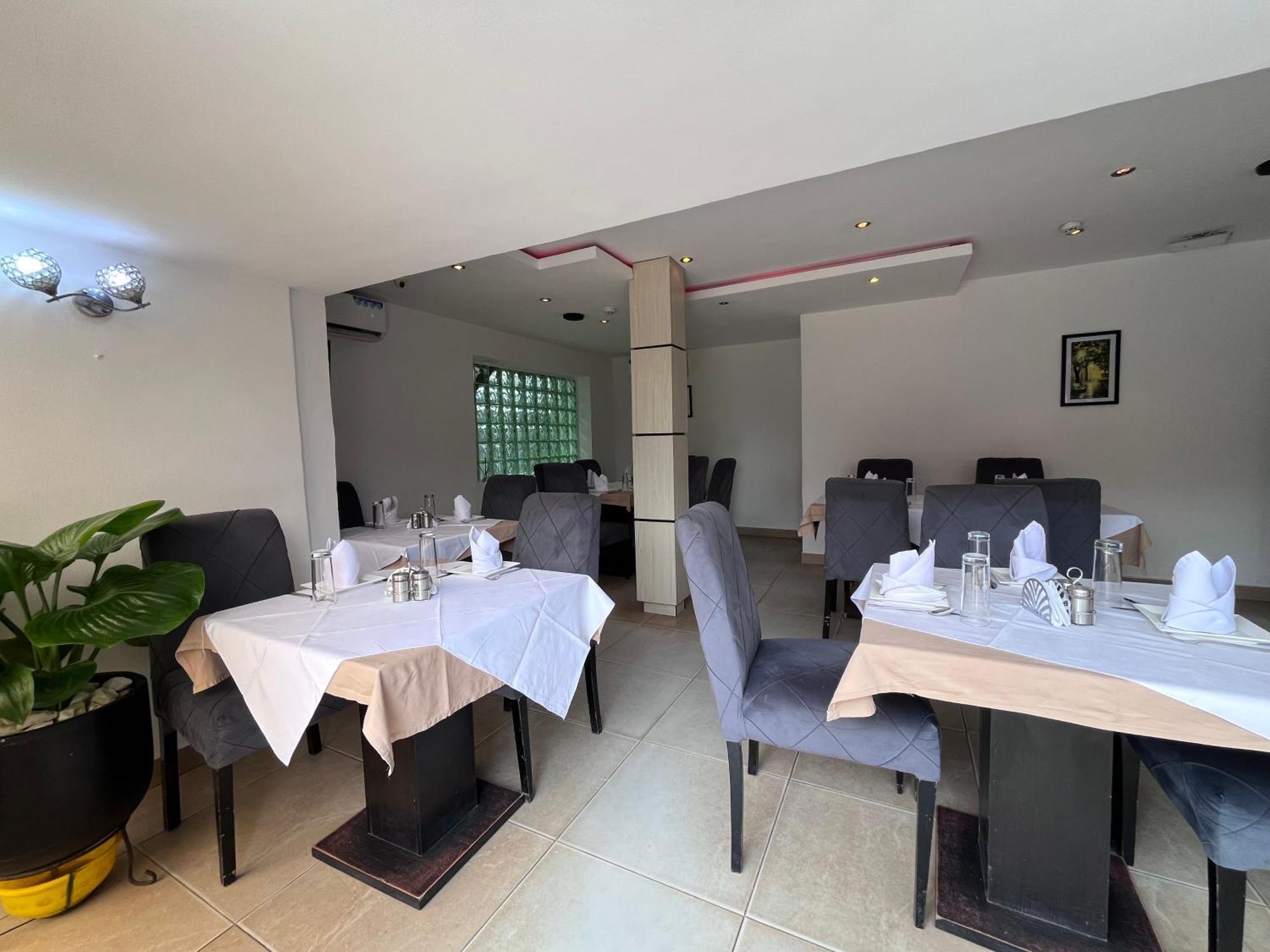 Blackwood Hotels Ikeja Exterior photo