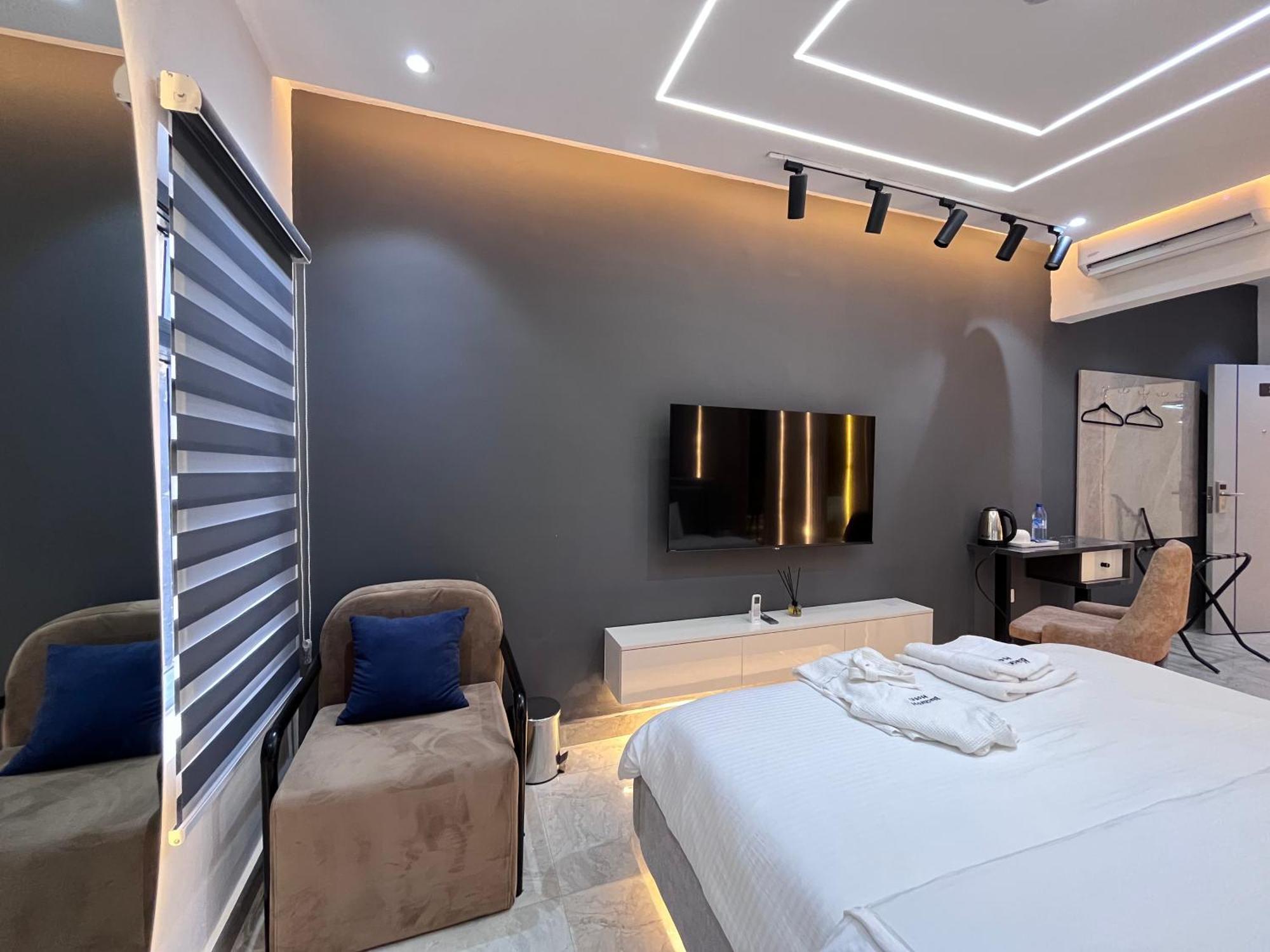 Blackwood Hotels Ikeja Exterior photo