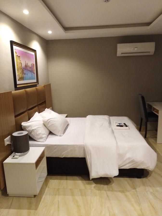 Blackwood Hotels Ikeja Exterior photo