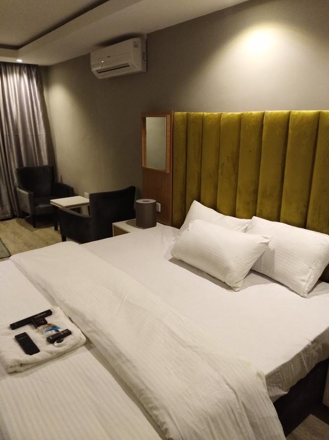 Blackwood Hotels Ikeja Exterior photo